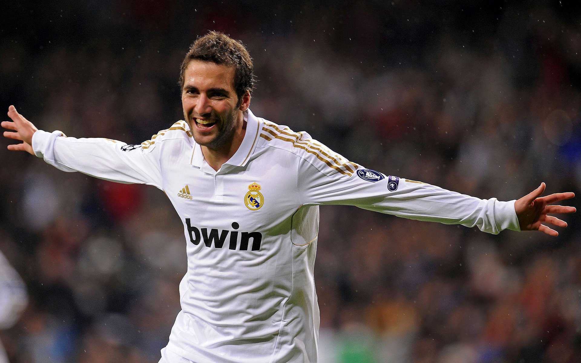 34-4,太疯狂!英超冠军轰34球9连胜完爆对手,位居英超前2,英超38轮顺序