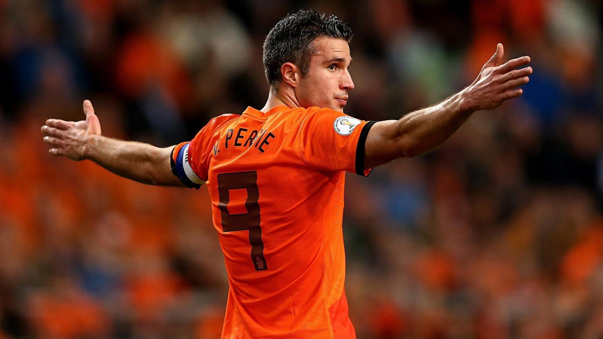 球员家人见证比赛，媒体捕捉温情瞬间，球员家属