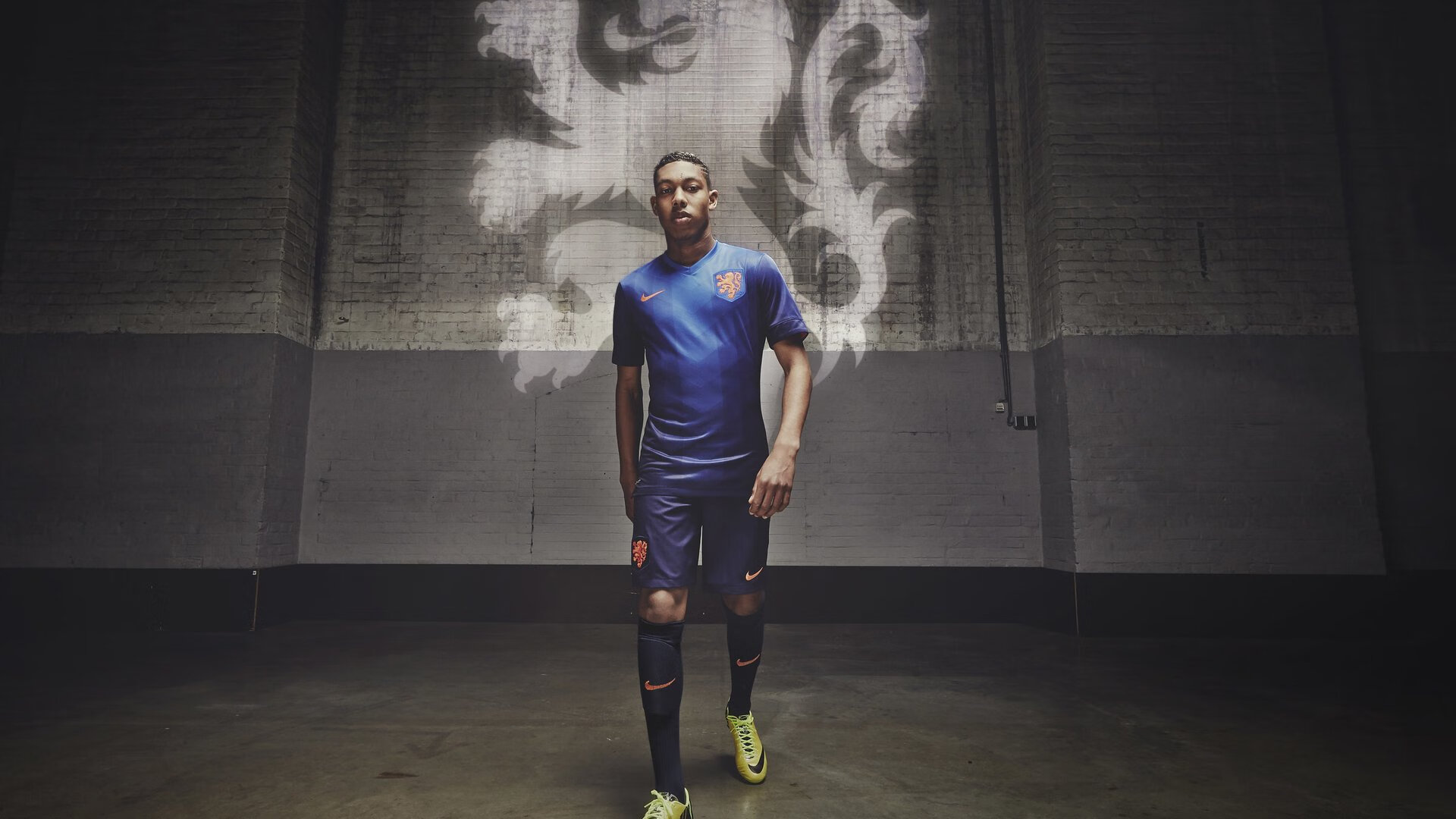 开云-3-3！2-2！欧冠乱了：三大劲旅翻车，巴萨送大礼，切尔西爆冷丢分，欧冠足球3